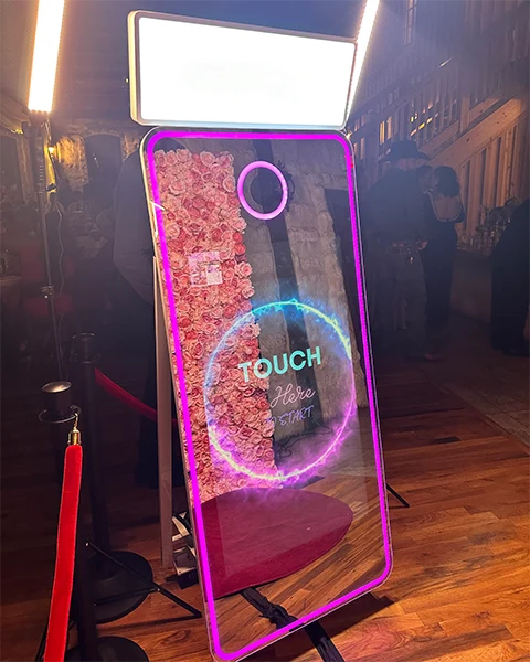 Crete Photobooth - WOOD MIRRORBOOTH